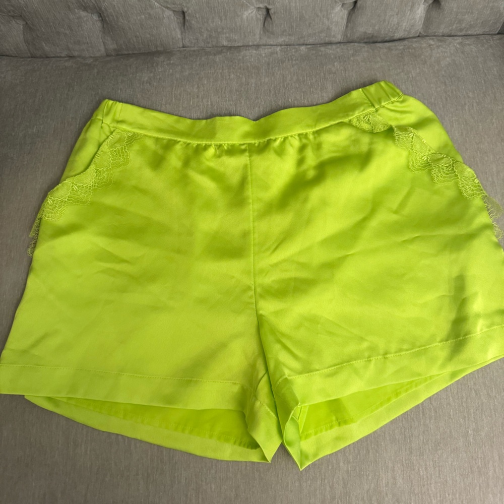 NEW Short Pant- GUESS- Size Large